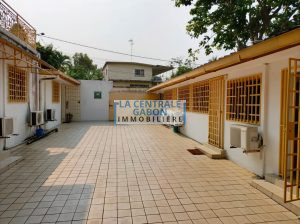 Complexe de 7 bureaux, une salle de bain avec possibilité d’en faire une deuxième.