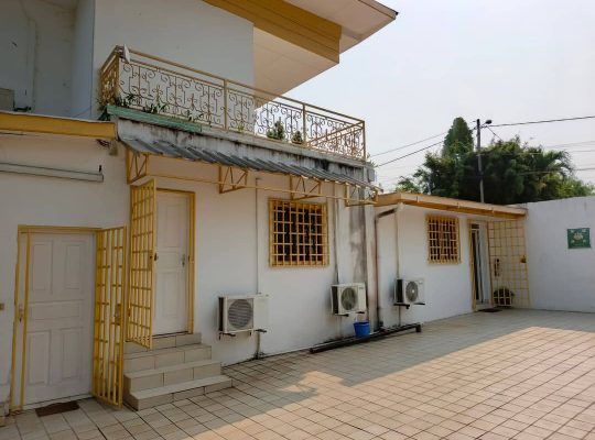 Complexe de 7 bureaux, une salle de bain avec possibilité d’en faire une deuxième.