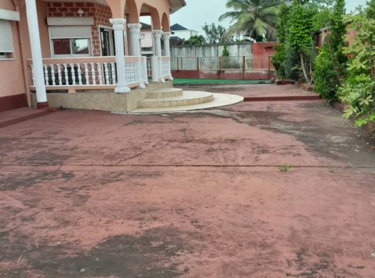 Villa + 2 autres bâtiments à la Sablière