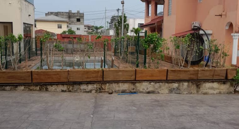 Villa + 2 autres bâtiments à la Sablière