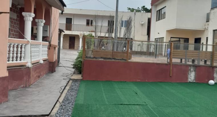 Villa + 2 autres bâtiments à la Sablière