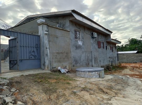 Villa de 3 Chambres à Angondje Village
