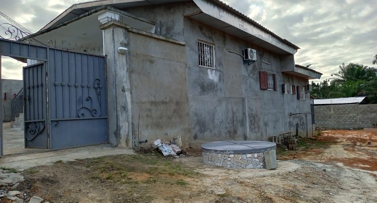 Villa de 3 Chambres à Angondje Village