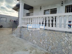 Villa de 3 Chambres à Angondje Village