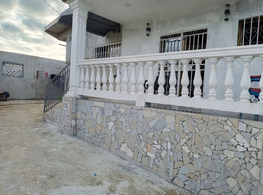 Villa de 3 Chambres à Angondje Village