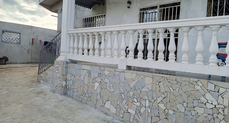 Villa de 3 Chambres à Angondje Village