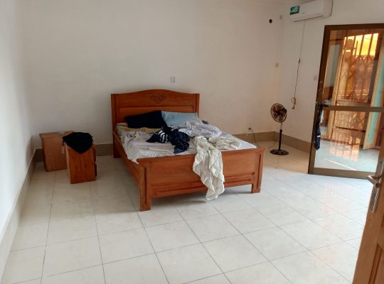 Villa de 3 Chambres à Angondje Village