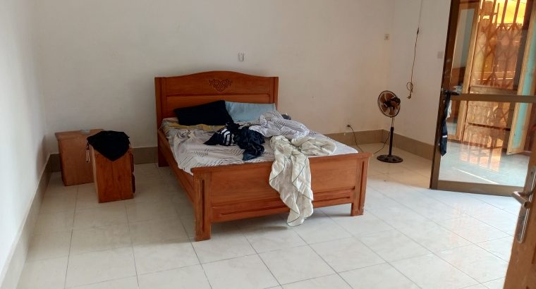 Villa de 3 Chambres à Angondje Village