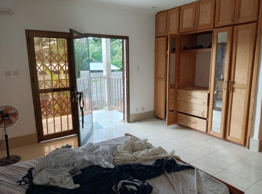 Villa de 3 Chambres à Angondje Village