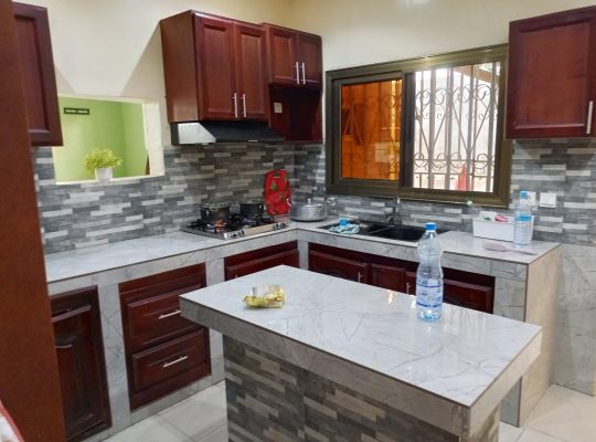 Villa de 3 Chambres à Angondje Village