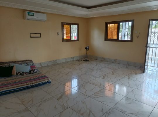 Villa de 3 Chambres à Angondje Village