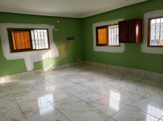 Villa de 3 Chambres à Angondje Village