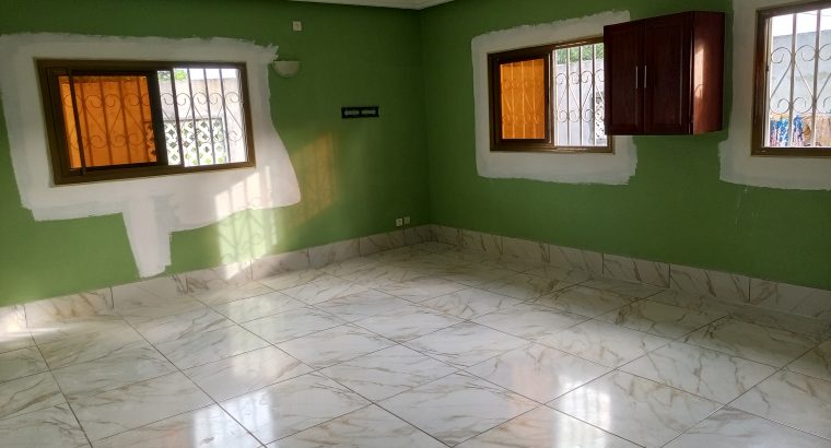 Villa de 3 Chambres à Angondje Village