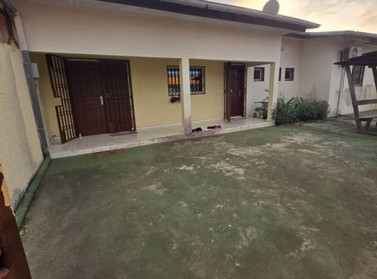 Villa de 3 chambres dans une cité
