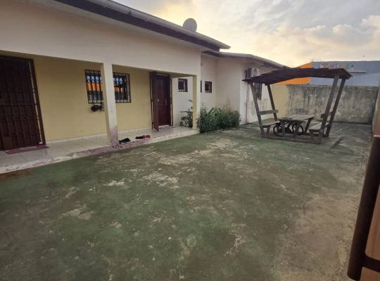 Villa de 3 chambres dans une cité