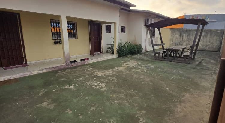 Villa de 3 chambres dans une cité