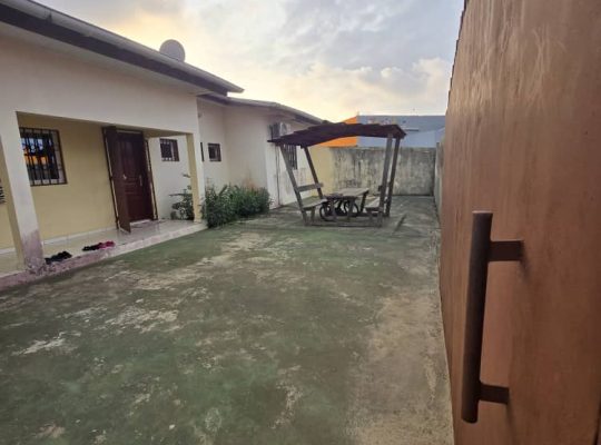 Villa de 3 chambres dans une cité
