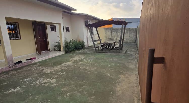 Villa de 3 chambres dans une cité
