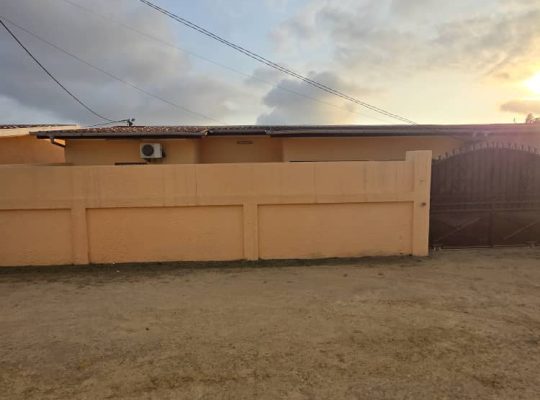 Villa de 3 chambres dans une cité