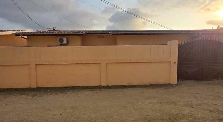 Villa de 3 chambres dans une cité