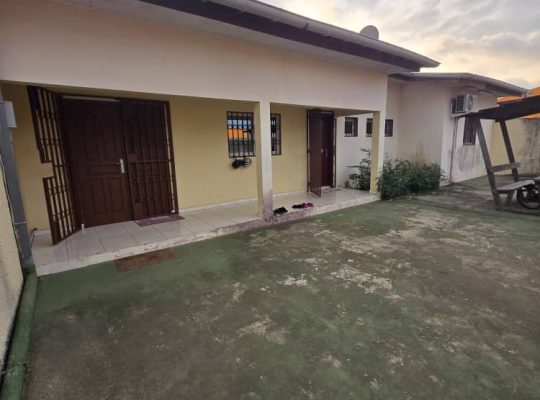 Villa de 3 chambres dans une cité