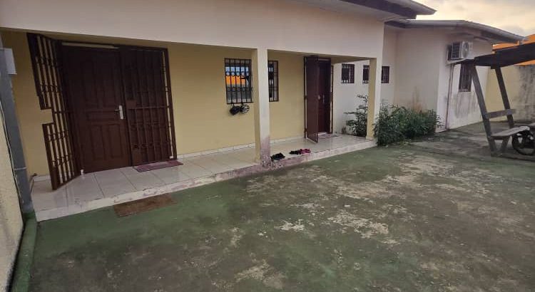 Villa de 3 chambres dans une cité