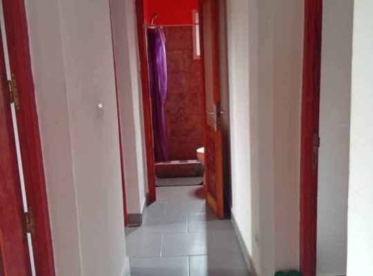 Villa et véhicule à vendre à Alenakiri