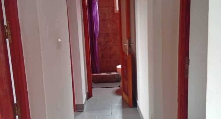 Villa et véhicule à vendre à Alenakiri