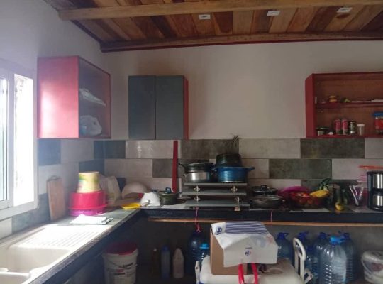 Villa et véhicule à vendre à Alenakiri