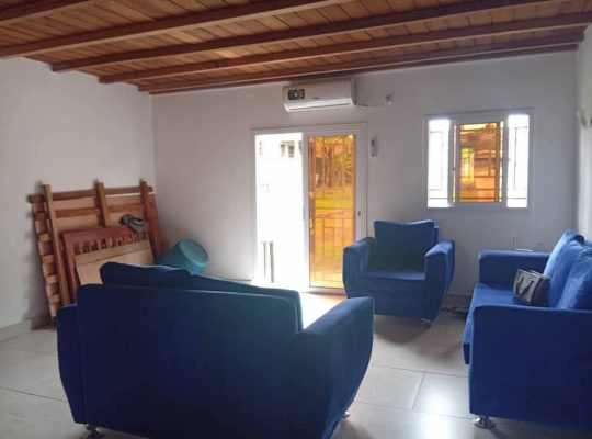 Villa et véhicule à vendre à Alenakiri