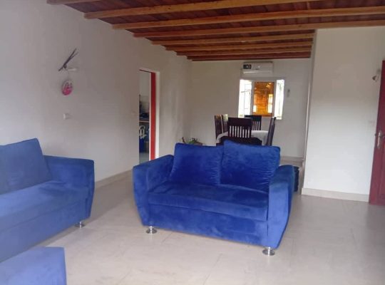 Villa et véhicule à vendre à Alenakiri