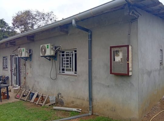 Villa et véhicule à vendre à Alenakiri