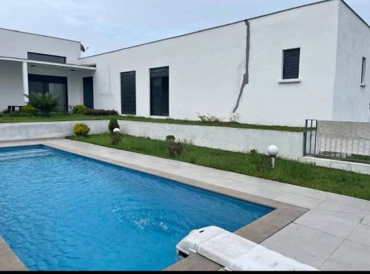 Villa blanche 4 Chambres au quartier Charbonnages