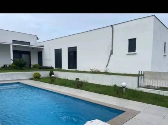 Villa blanche 4 Chambres au quartier Charbonnages