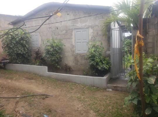 Maison de 2 chambres à vendre au PK12 à bon prix