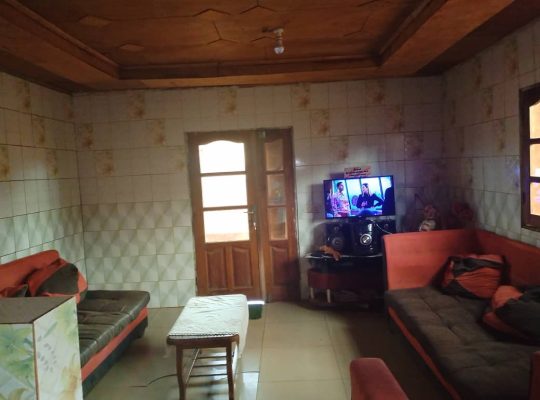 Maison de 5 chambres à vendre à Ntoum à Nkan Poussière