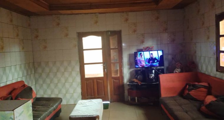 Maison de 5 chambres à vendre à Ntoum à Nkan Poussière