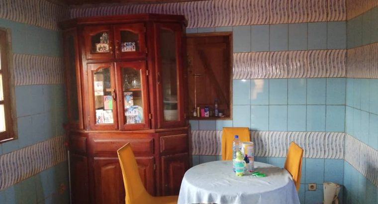 Maison de 5 chambres à vendre à Ntoum à Nkan Poussière