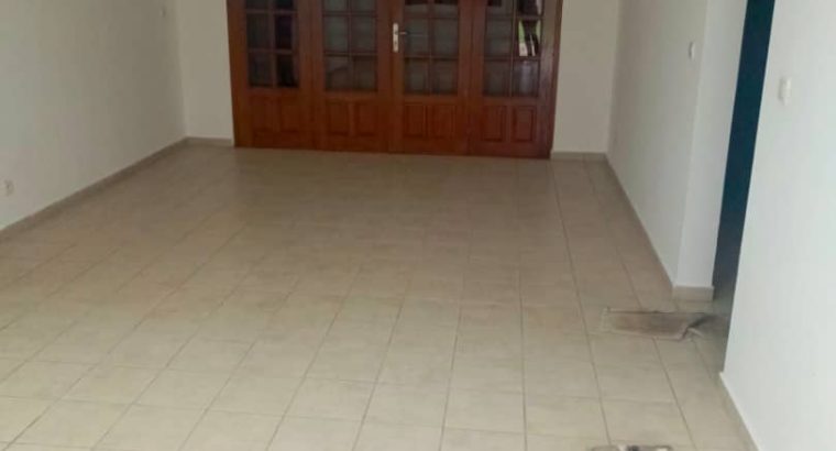 Villa 3 Chambres à vendre à Mindoube 2 avec terrain de 1200 mètres carrés