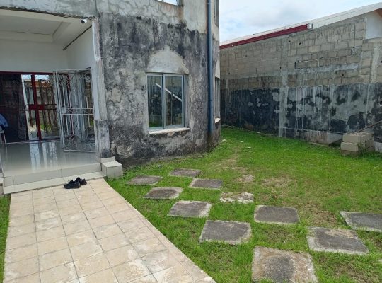 Grand Duplex à vendre à Angondje, Beaulieu