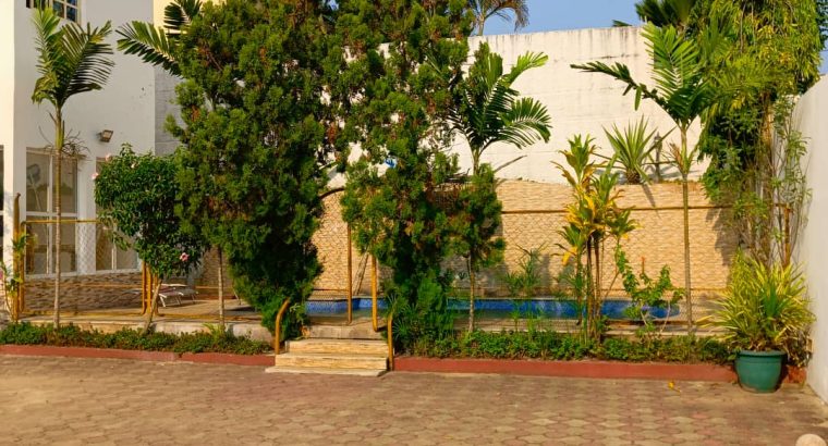 Villa 7 chambres et 7 douches à Angondje