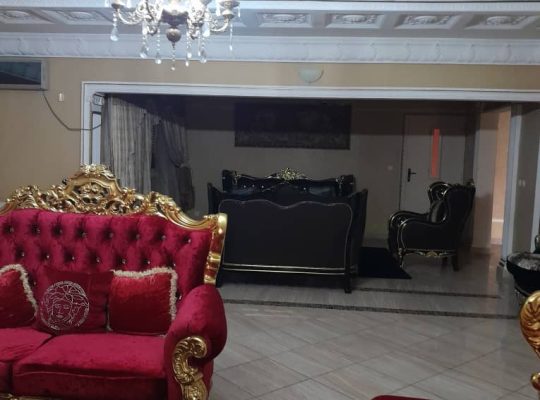 Villa de 5 chambres et 2 bâtiments