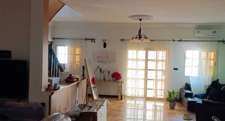 Villa 7 chambres et 7 douches à Angondje