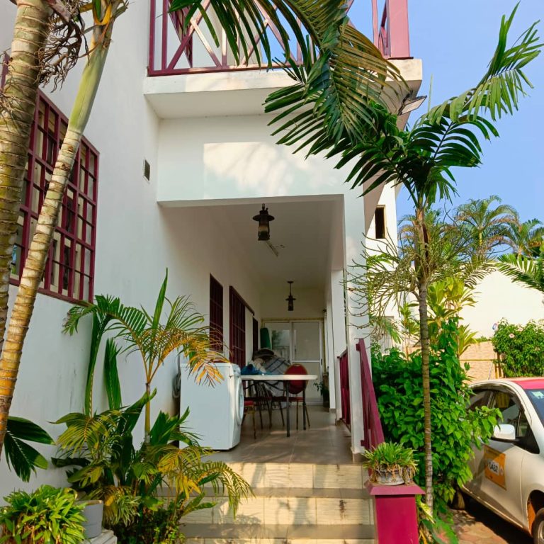 Villa 7 chambres et 7 douches à Angondje