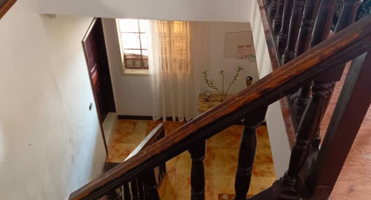 Villa 7 chambres et 7 douches à Angondje