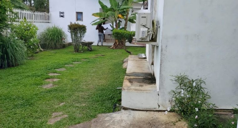 Villa blanche de 5 chambres au total