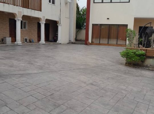 Villa de 5 chambres et 2 bâtiments