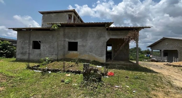 Maison de 3 Chambres à Angondje Amissa