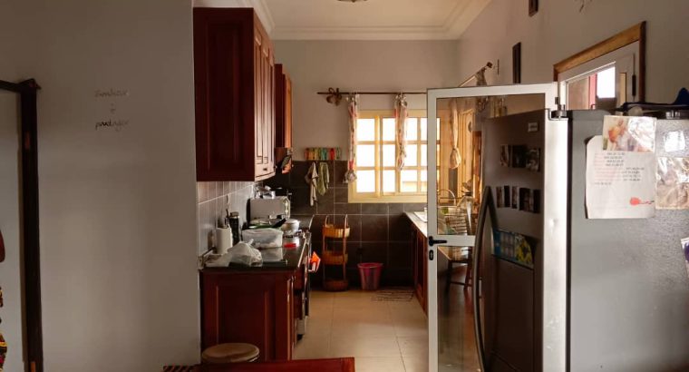 Villa 7 chambres et 7 douches à Angondje