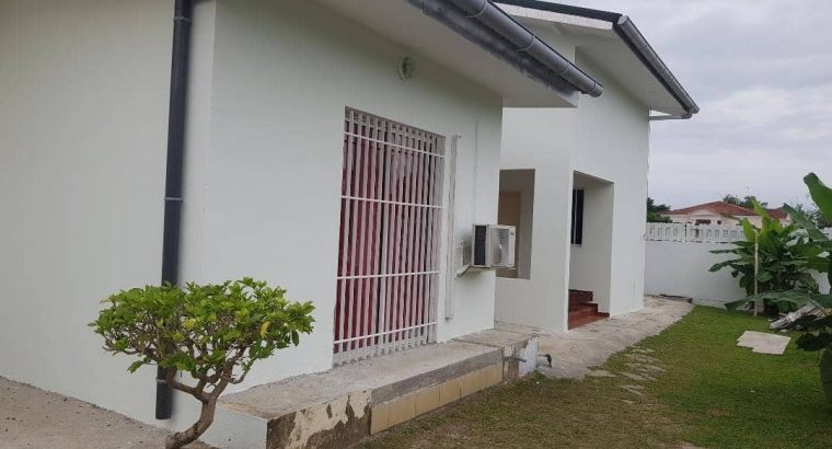 Villa blanche de 5 chambres au total